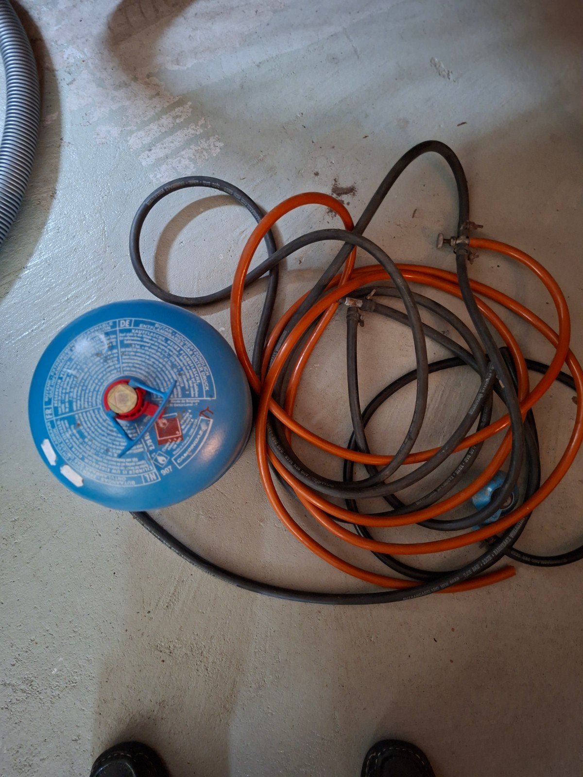 Campinggasfles met brander, regelaar en slangen. Gratis 2pit, Ophalen, Gebruikt