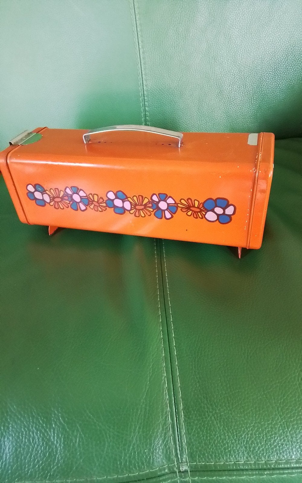 💐ORANJE KOEKBLIK VAN BRABANTIA DIANA MET BLOEMETJES, Verzamelen, Retro, Ophalen of Verzenden, Huis en Inrichting