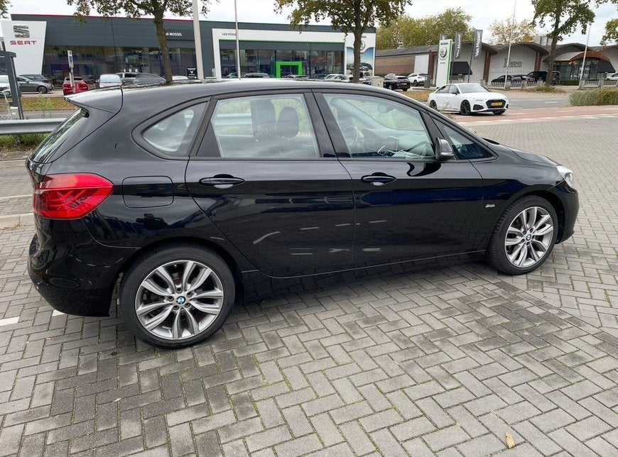 BMW 2-Serie Active Tourer 1.5 218I 2015 Zwart, Auto's, BMW, Voorwielaandrijving, Zwart, Handgeschakeld, 19 km/l