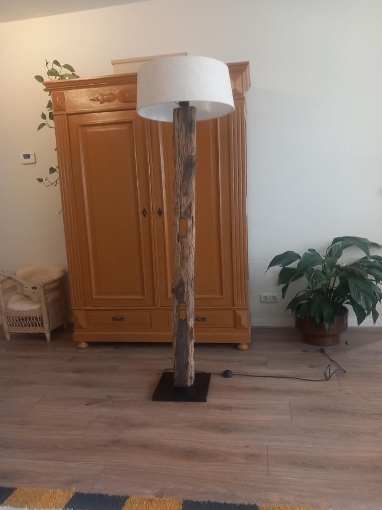Design vloerlamp van sloophout, Ophalen, 150 tot 200 cm