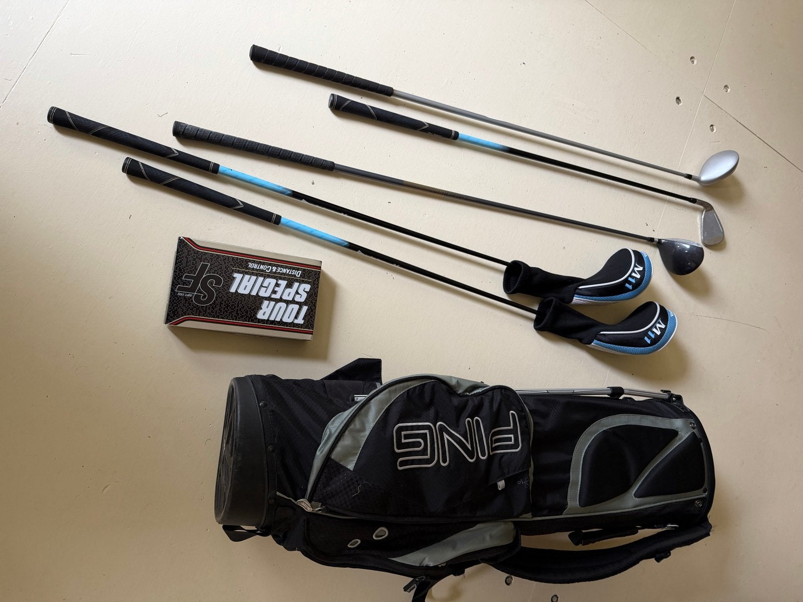 Golfuitrusting: 14 clubs, PING/TaylorMade tas BagBoy trolley, Sport en Fitness, Ophalen, Gebruikt, Set, Overige merken