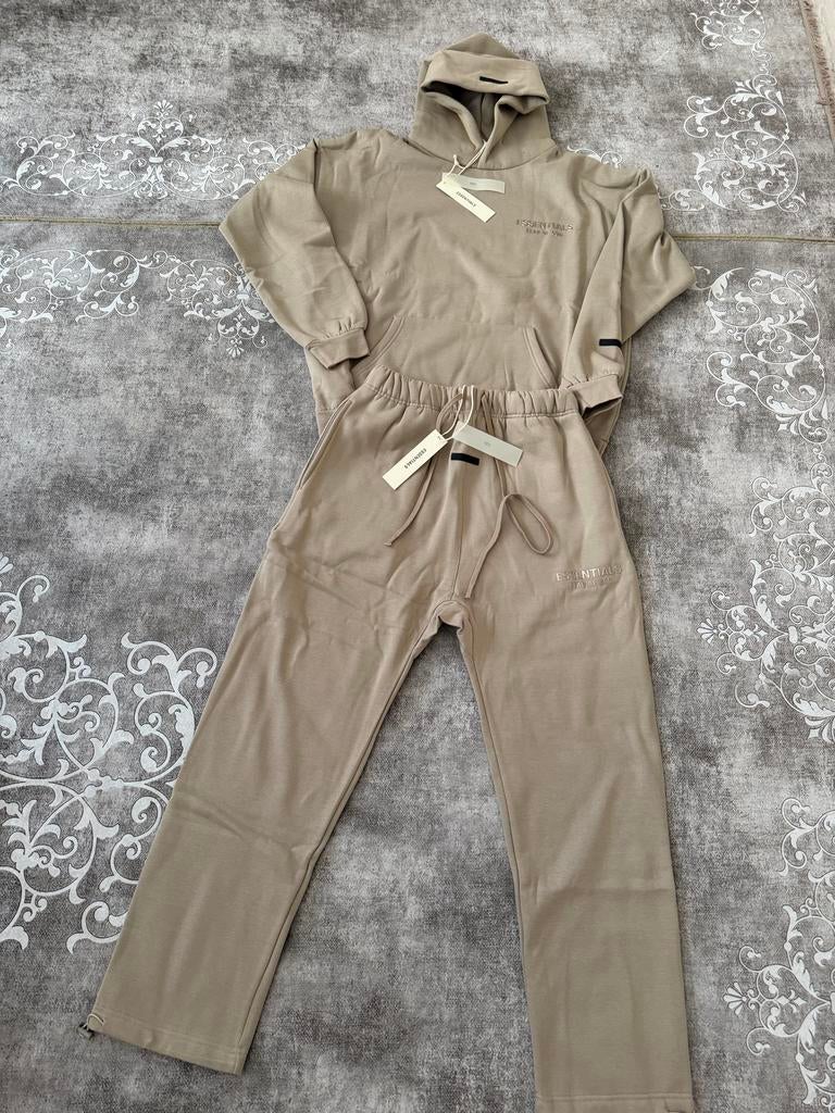 Essentials Fear of God Trainingspak - Nieuw met labels, Kleding | Dames, Jumpsuits, Ophalen of Verzenden, Zo goed als nieuw, Beige