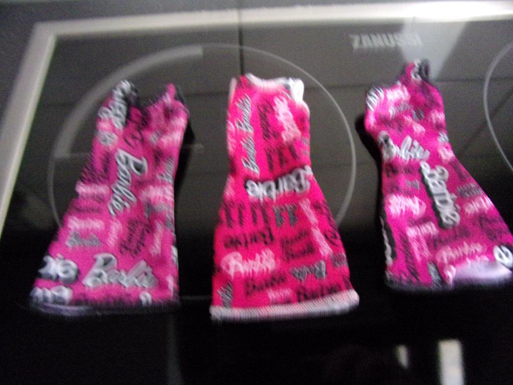 Barbie kleertjes 3 jurkjes, Ophalen of Verzenden, Zo goed als nieuw, Fashion Doll