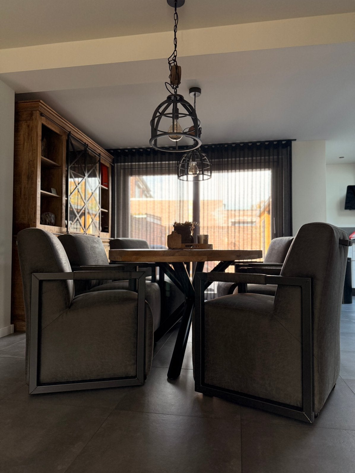 Industriële eettafel met 6 luxe stoelen, Huis en Inrichting, Ophalen, Zo goed als nieuw, 4 tot 6 stoelen