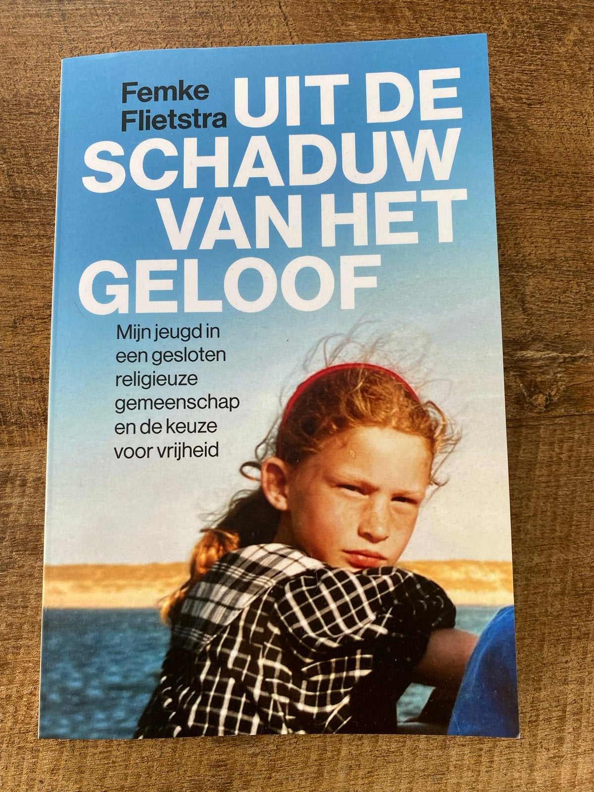 Uit de Schaduw van het Geloof - Femke Flietstra, Ophalen of Verzenden, Zo goed als nieuw, Religie