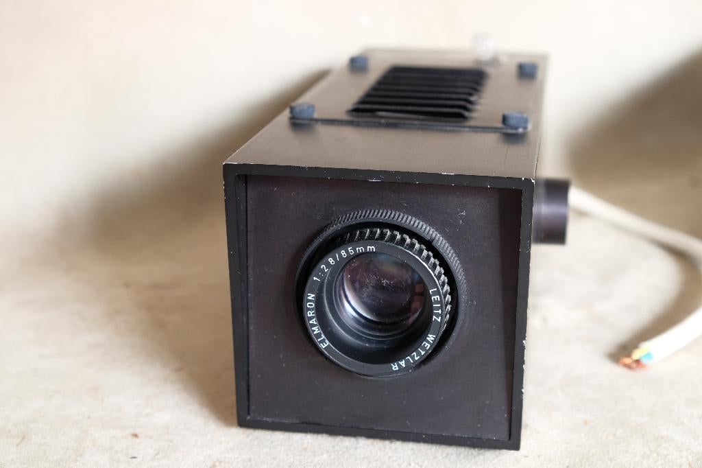 Projector met Leitz Wetzlar Elaron lens  1:2,8 / 85 mm, Ophalen of Verzenden, 1960 tot 1980, Projector