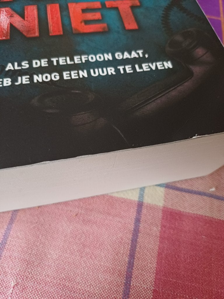 Foto 3 van M.J.Arlidge Nog lang niet Paperback.