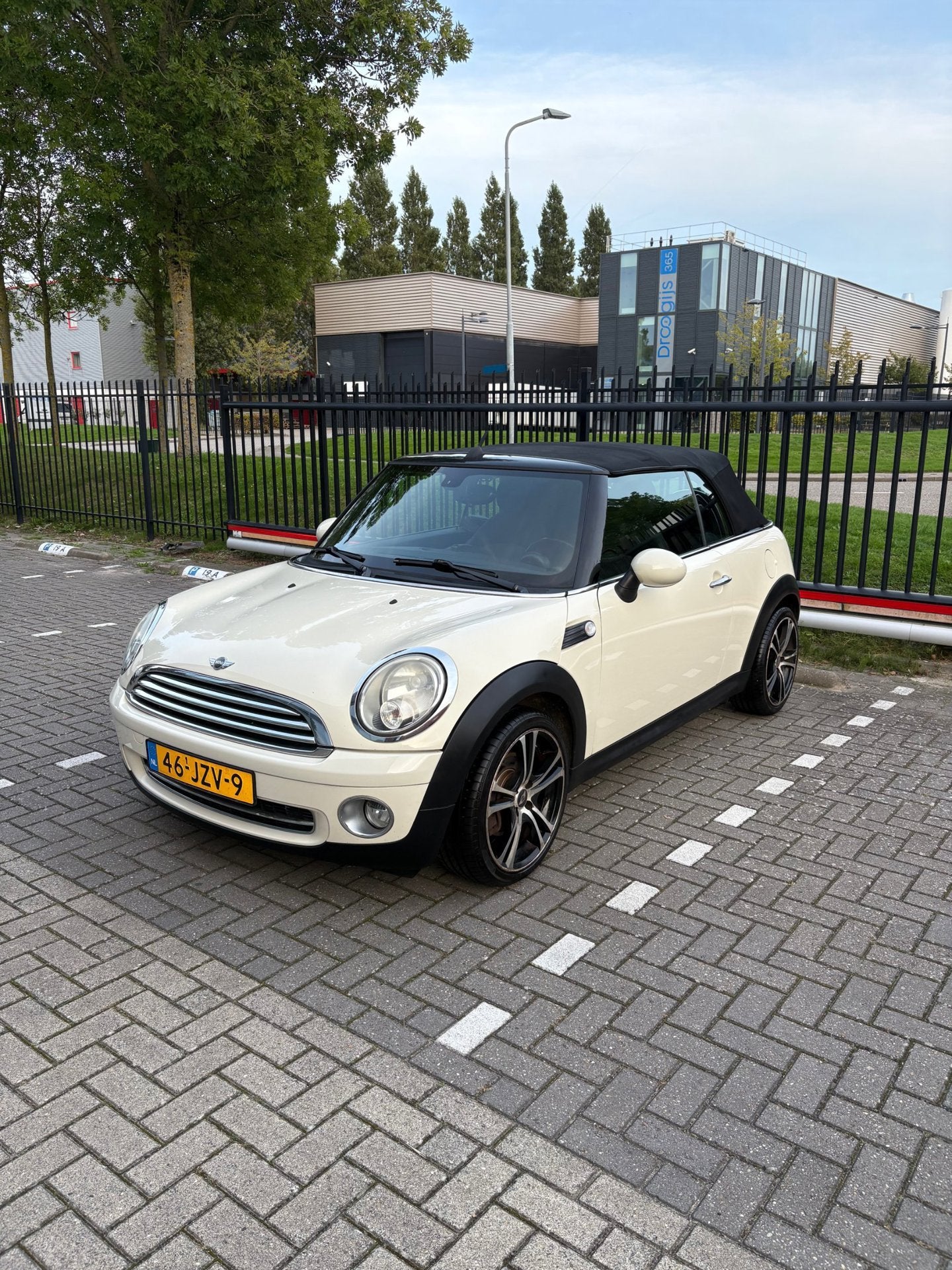 Foto 9 van Mini Cabrio 1.6 Cooper Chili - Cabrio - Cruise - Airco