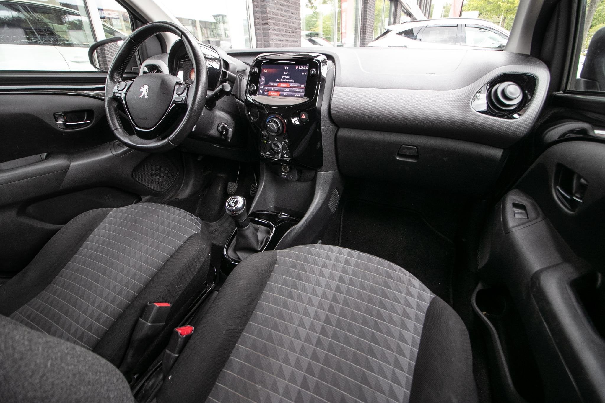 Peugeot 108 1.0 e-VTi Allure | Lmv | Carplay | Airco |, Auto's, Stof, Gebruikt, Euro 6, 4 stoelen