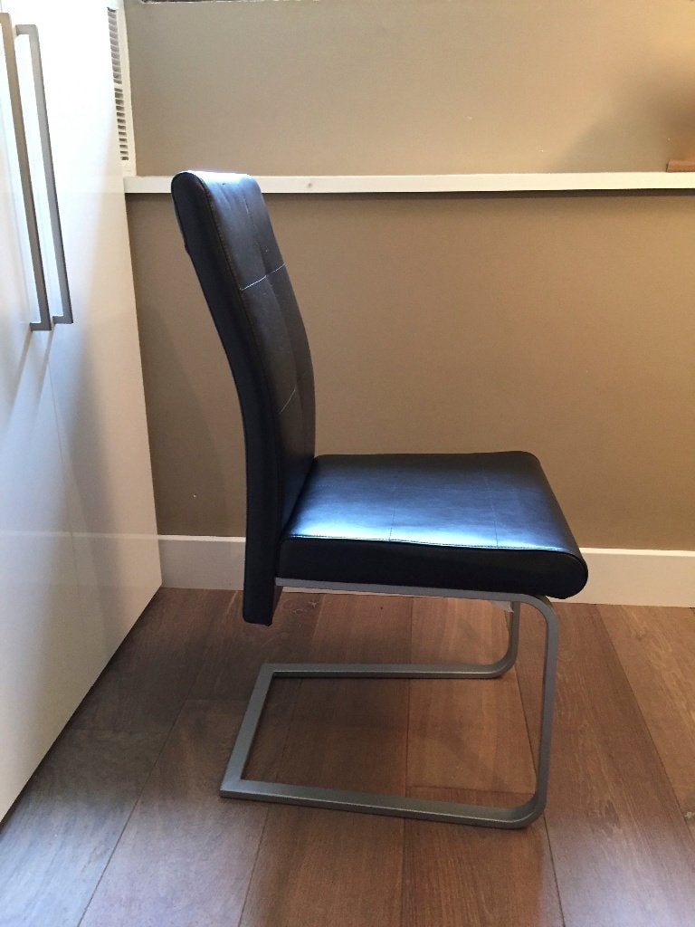 Als nieuw: sledestoel met lichte vering; nieuwprijs 266€, Huis en Inrichting, Ophalen, Strak, minimalistisch, zwart&metaal, Zwart
