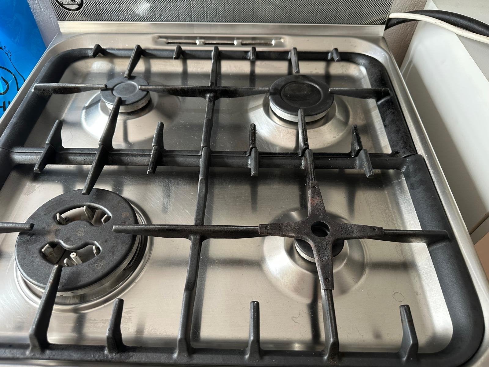 Gasfornuis met oven - werkt perfect!, Witgoed en Apparatuur, Fornuizen, Gebruikt, Gas, Vrijstaand, 4 kookzones