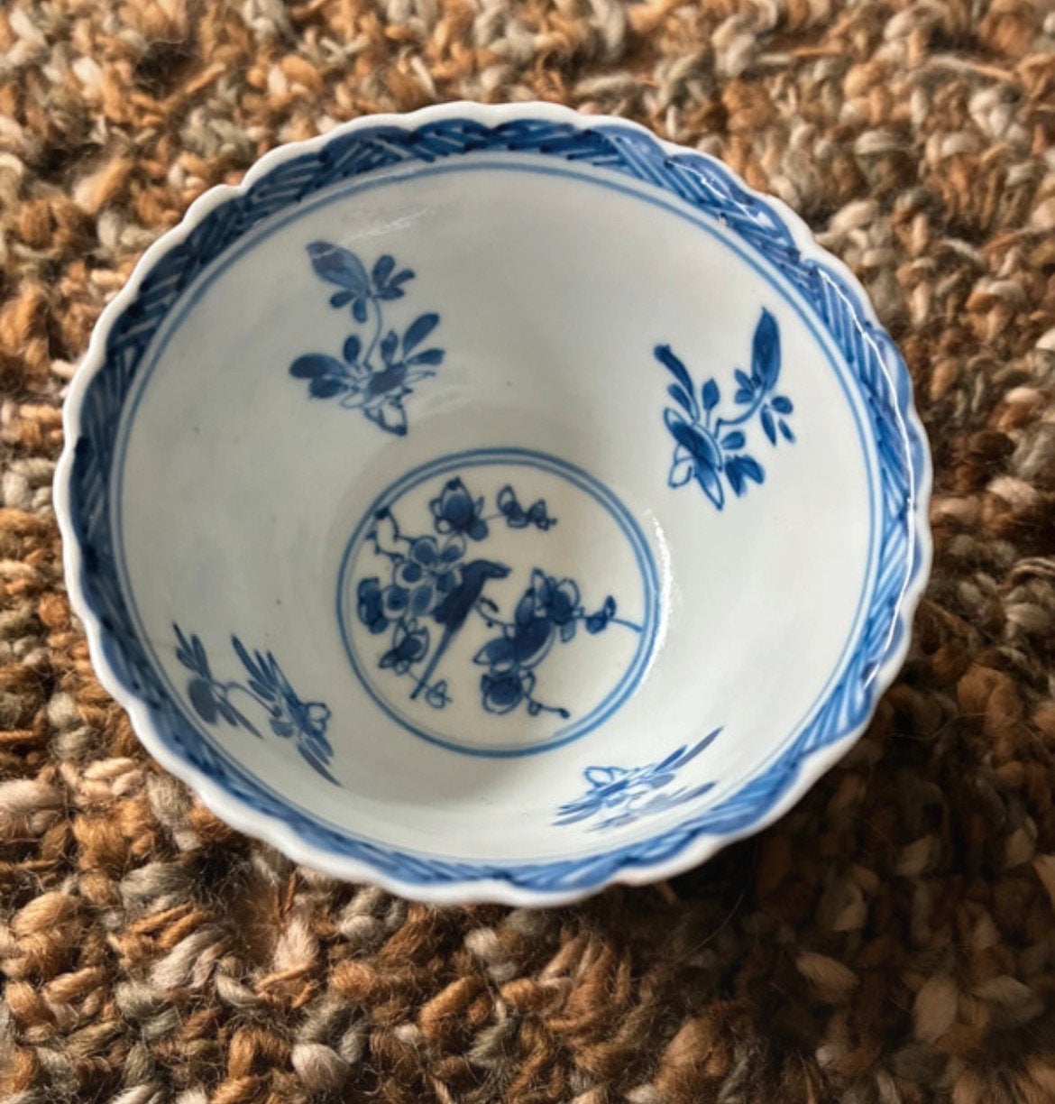 Kangxi theekommetje gesigneerd onderkant, Ophalen
