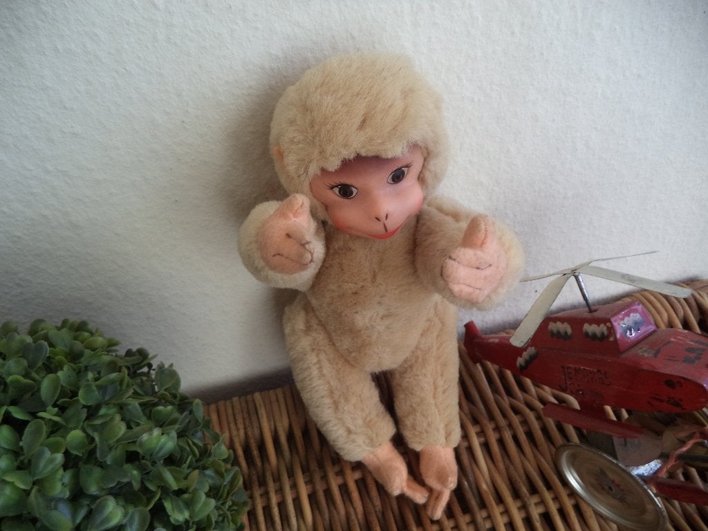 antiek popje aapje uit de vitrine kast, Ophalen of Verzenden