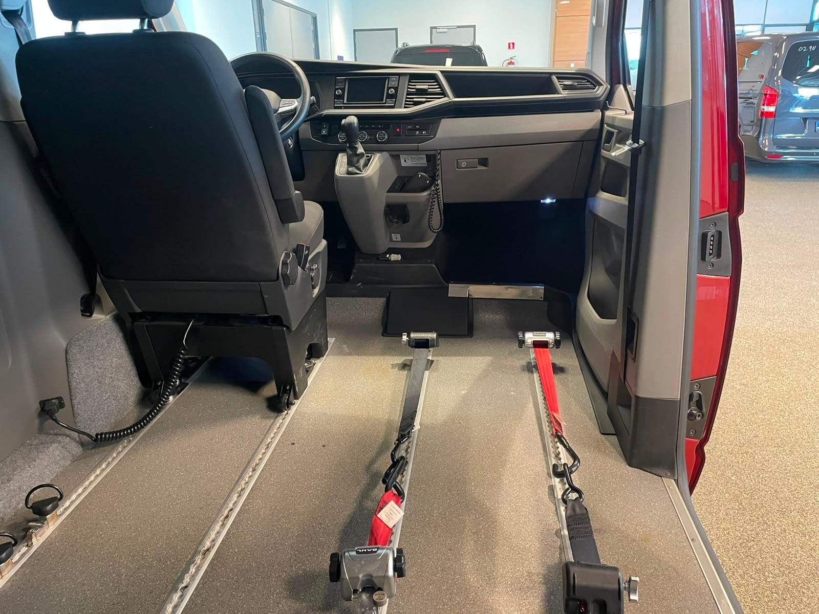 Volkswagen Caravelle L1H1 Rolstoelbus Automaat XXL-Ombouw 14, Automaat, 12 maanden, Stof, Gebruikt