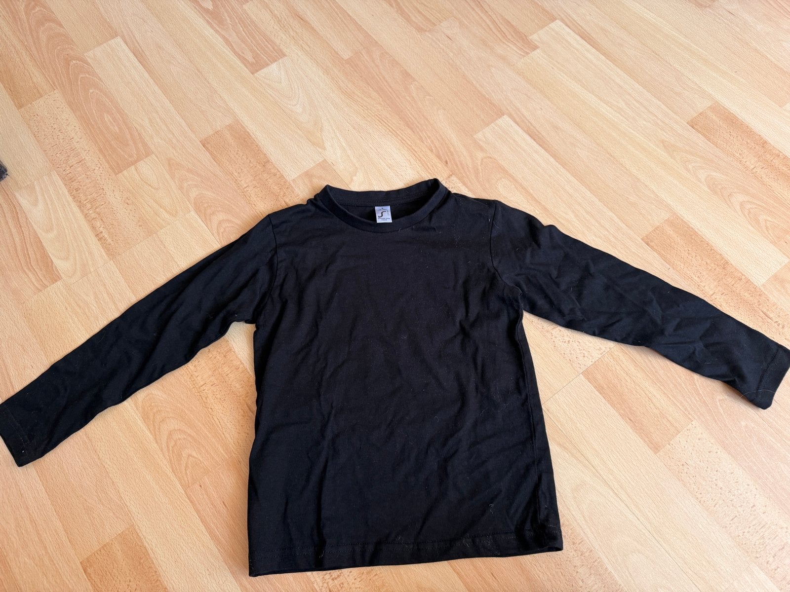 Partij kinder shirts  (zwart, wit, rood, oranje), Ophalen of Verzenden, Nieuw, Jongen of Meisje