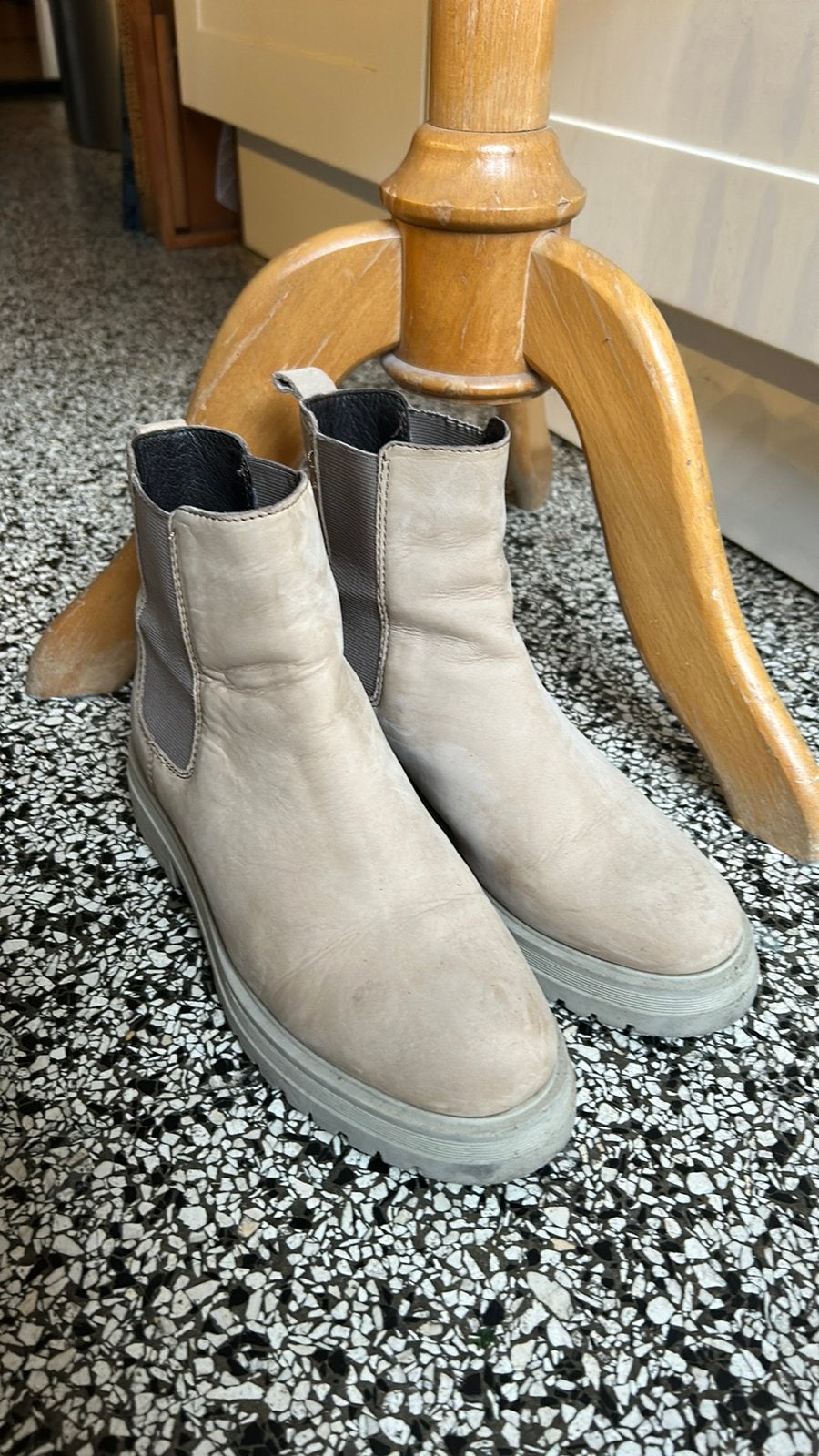 PS Poelman Roomwitte/ beige suède enkellaars mt 38, Beige, Lage of Enkellaarzen, Ophalen of Verzenden, Zo goed als nieuw