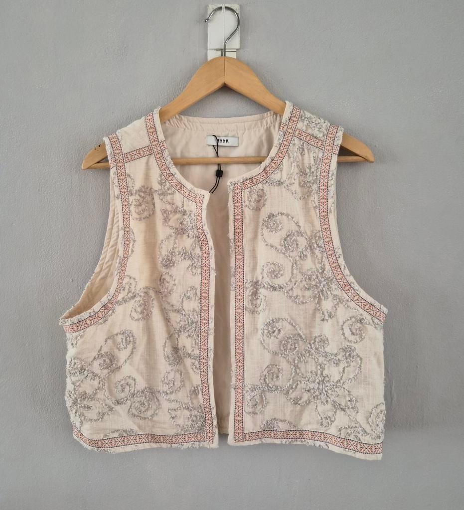 Anna van toor embroidered gilet nieuw, Kleding | Dames, Maat 38/40 (M), Beige, Nieuw, Ophalen of Verzenden