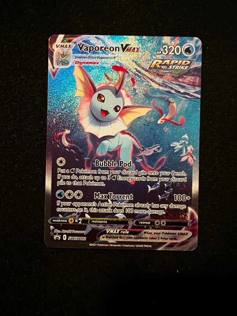 Vaporeon VMAX Pokémon Kaart NM - Rapid Strike, Ophalen of Verzenden, Zo goed als nieuw, Losse kaart, Foil