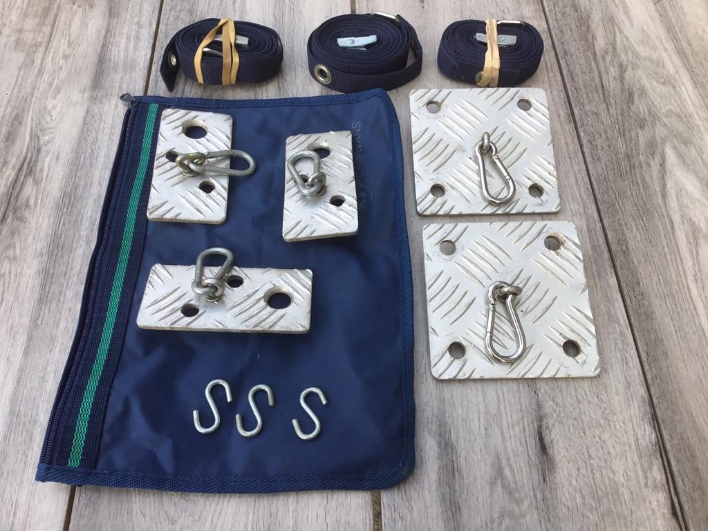 Platen en riempjes voor onder de poten van de voor(tent)., Ophalen of Verzenden, Zo goed als nieuw