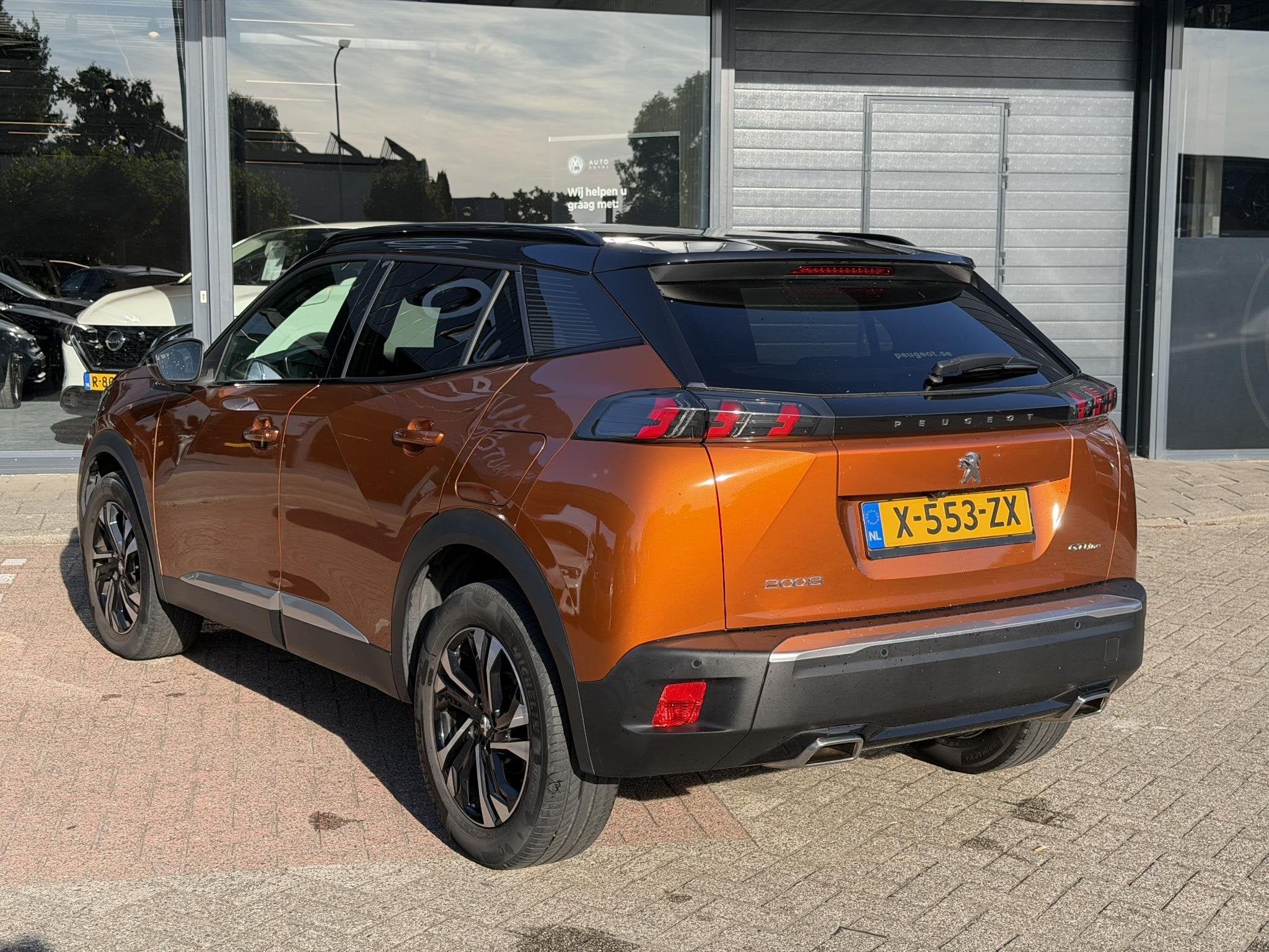 Peugeot 2008 1.2 PureTech GT-Line AUTOMAAT | NAVIGATIE | APP, Euro 6, Leder en Stof, 1180 kg, 3 cilinders