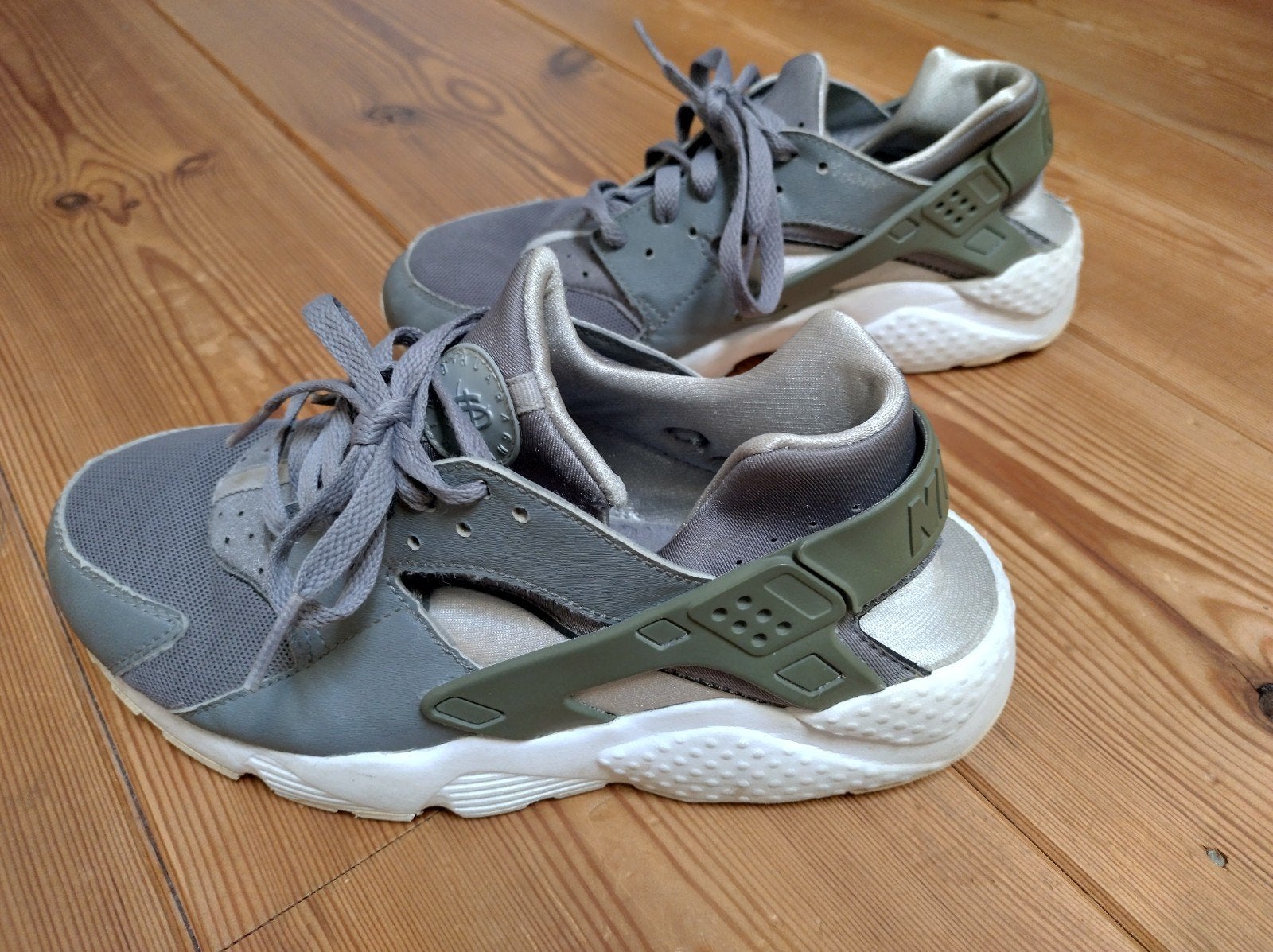 Nike Huarache sneakers grijs groen maat 39 / 40, Gebruikt, Ophalen of Verzenden, Hardlopen, Hardloopschoenen