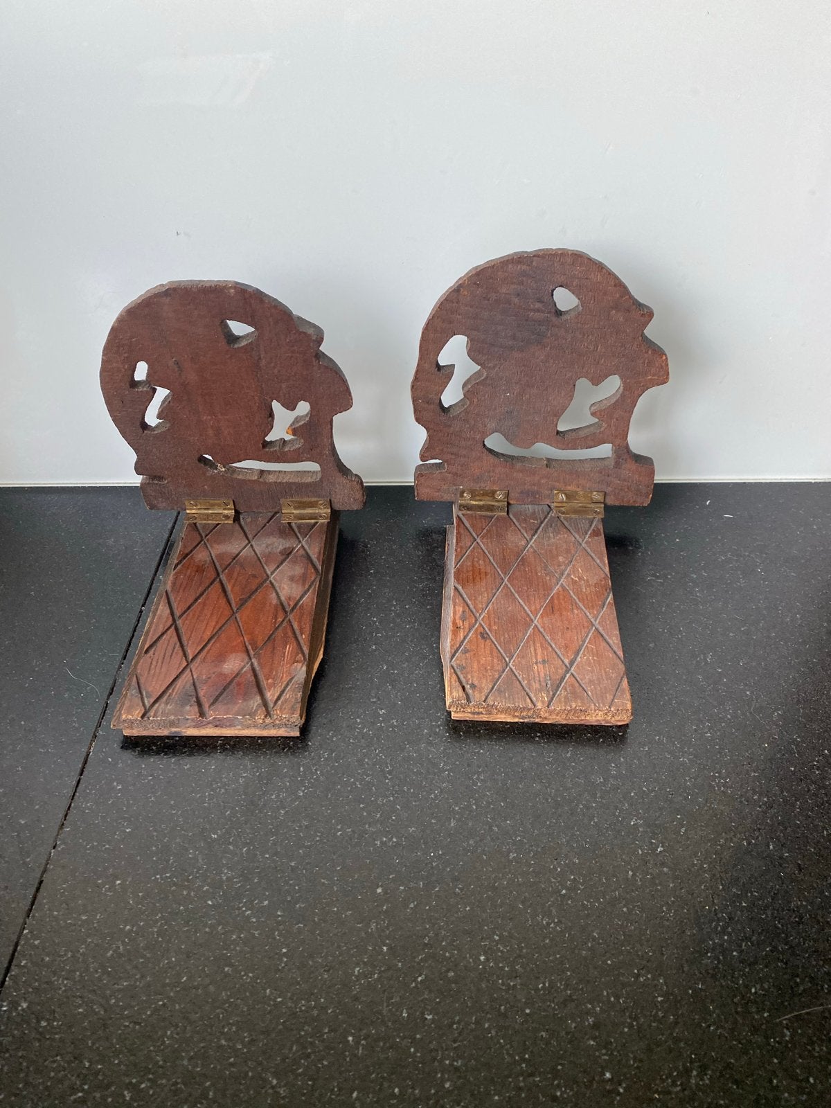 Antieke houten boekensteunen met gesneden details, Ophalen of Verzenden