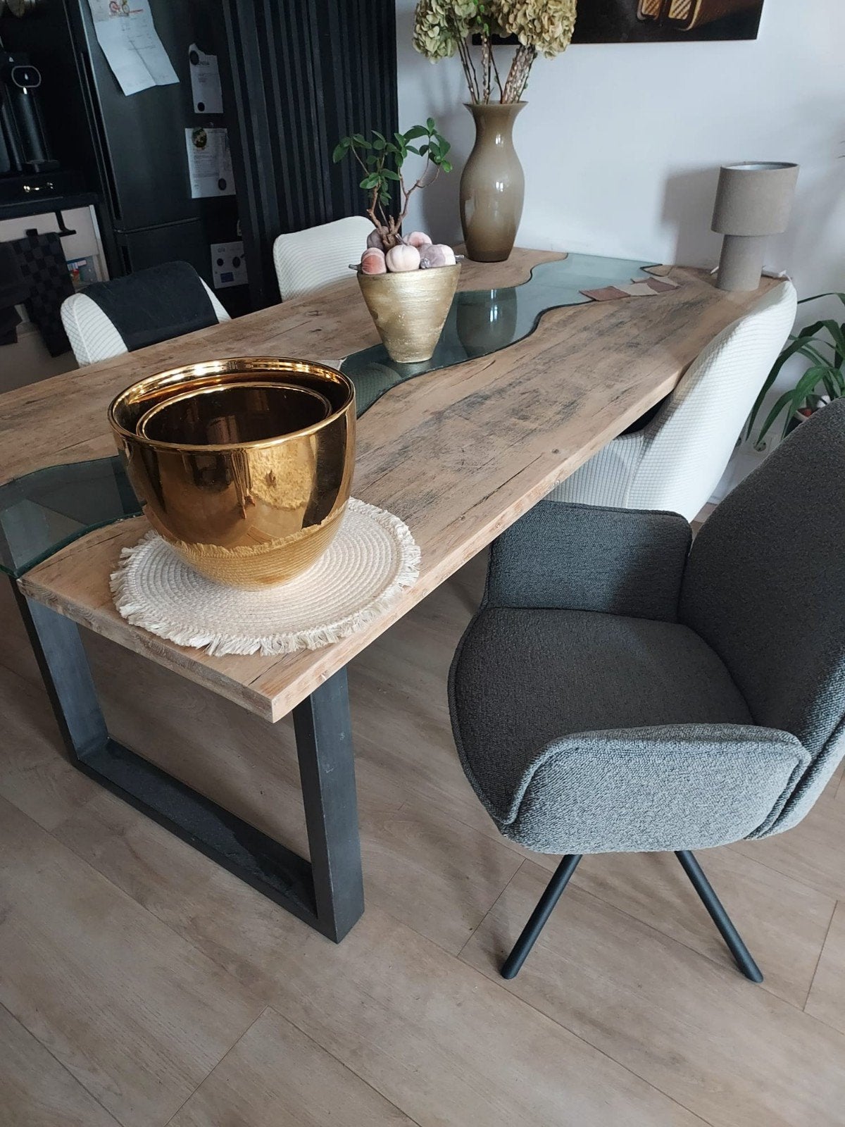 Unieke Eettafel met Glazen Rivier en Stalen Poten, Ophalen, Glas, Modern, Industrieel, Rustiek, 50 tot 100 cm