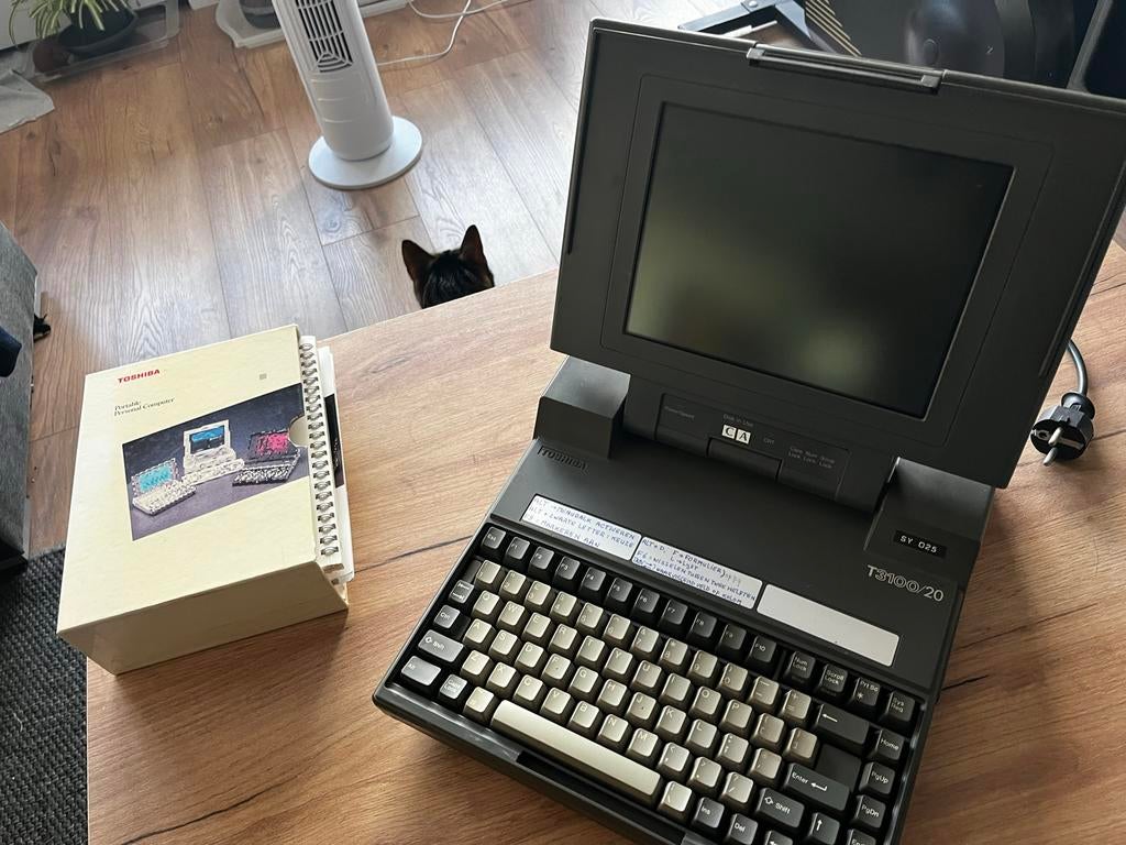 Toshiba T3100/20 Vintage Portable Luggable Computer, Ophalen