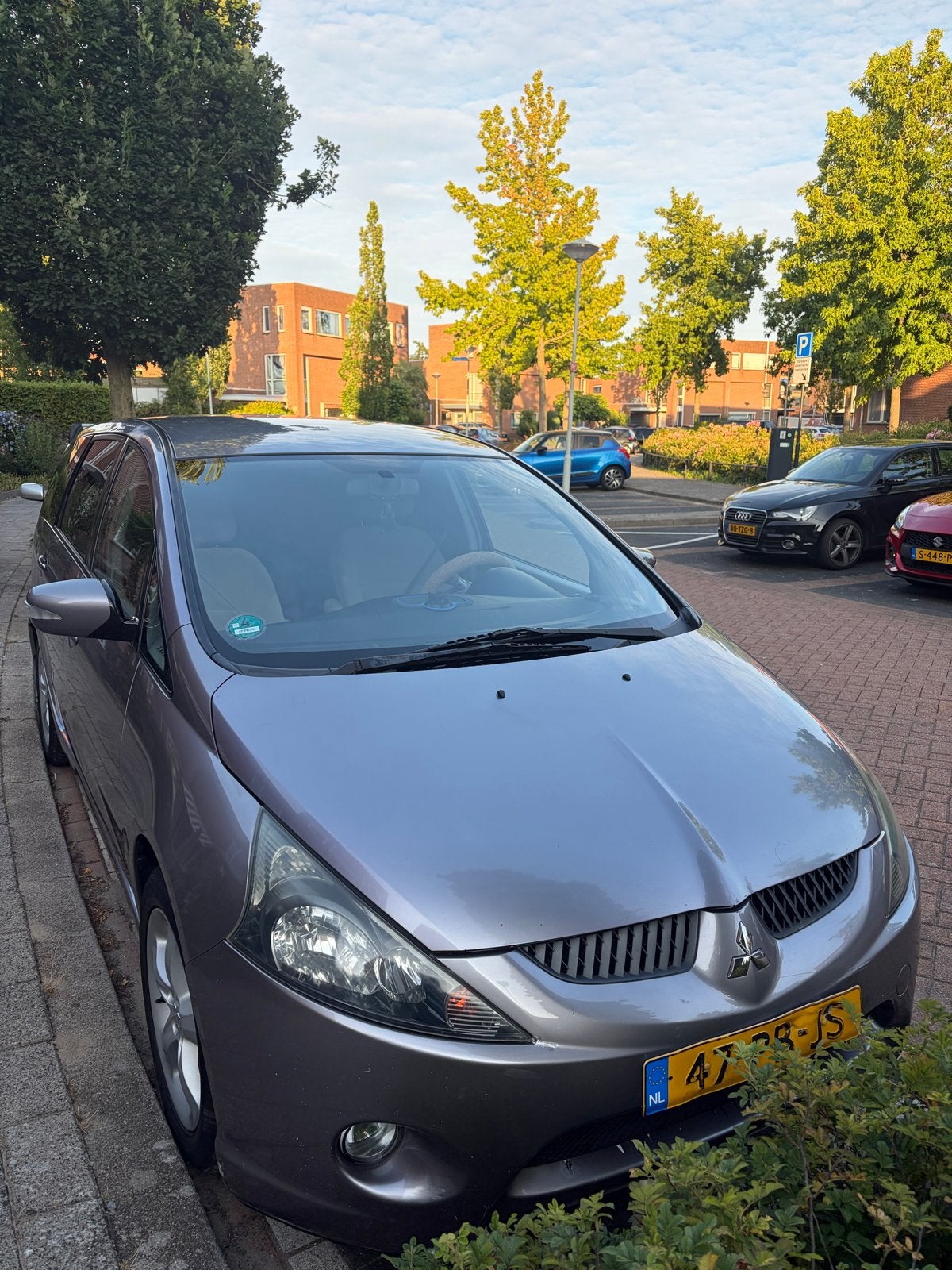 Mitsubishi Grandis 2.4 Mivec 6 AUT 2004 zilver, Auto's, Mitsubishi, Stof, Beige, 570 kg, Particulier