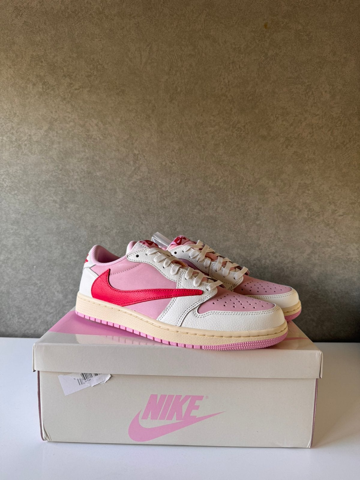 Nike Air Jordan 1 Retro Low Travis Scott Sail Tropical Pink, Overige kleuren, Nieuw, Ophalen of Verzenden, Sneakers of Gympen