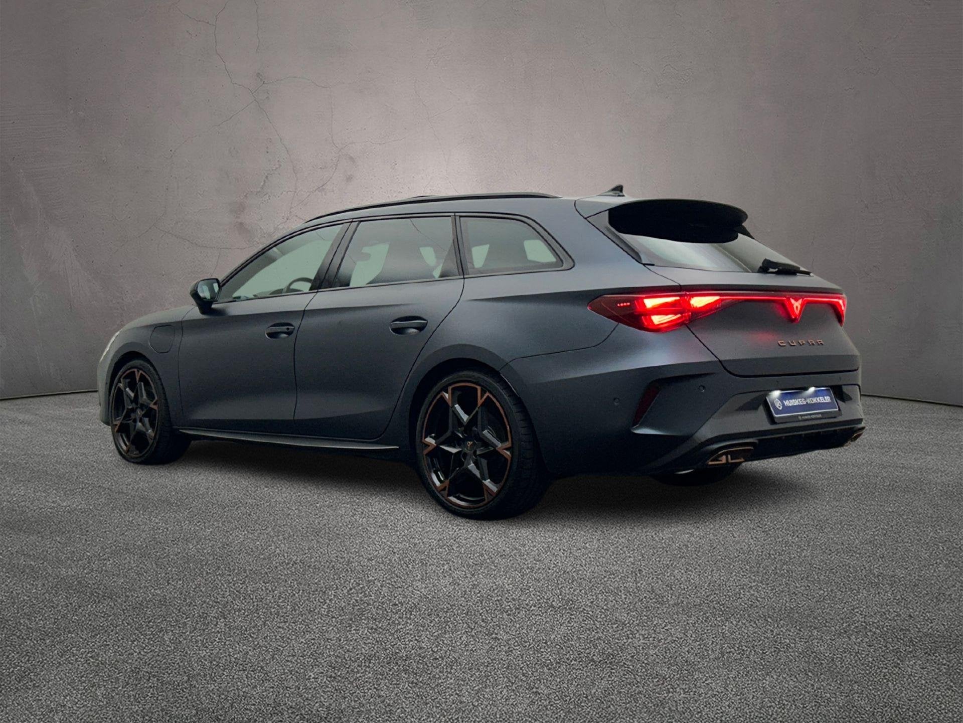 Cupra Leon Sportstourer Business 1.5 TSI eHybrid 204pk DSG A, Auto's, 4 cilinders, Alcantara, Zilver of Grijs, Voorwielaandrijving