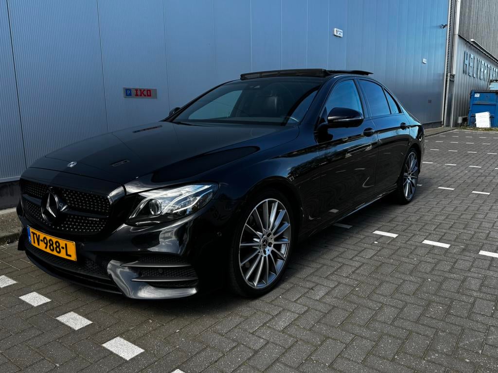 Mercedes-BenzE220d|194pk|AMG|PANO|WIDE|360, Auto's, Mercedes-Benz, Automaat, 4 cilinders, Leder en Stof, Zwart