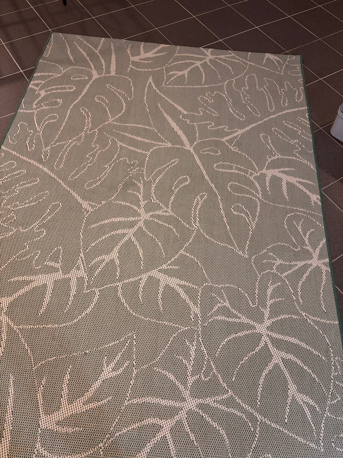 Groen vloerkleed met tropisch bladmotief – Bonprix, Huis en Inrichting, Stoffering | Tapijten en Kleden, Ophalen, Gebruikt, Wit