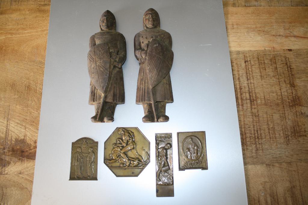 houtsnijwerk en koperen plaatjes, Ophalen of Verzenden