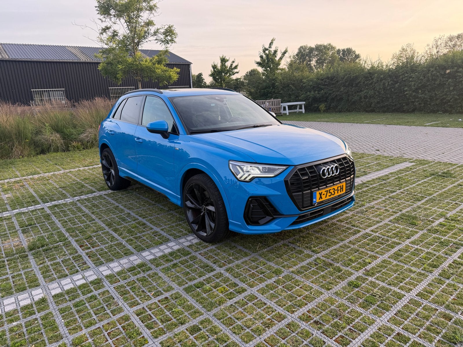 Audi Q3 40 Tfsi 190pk S Tronic Quattro 2020 Blauw, Auto's, Automaat, 1984 cc, Blauw, Lichtsensor