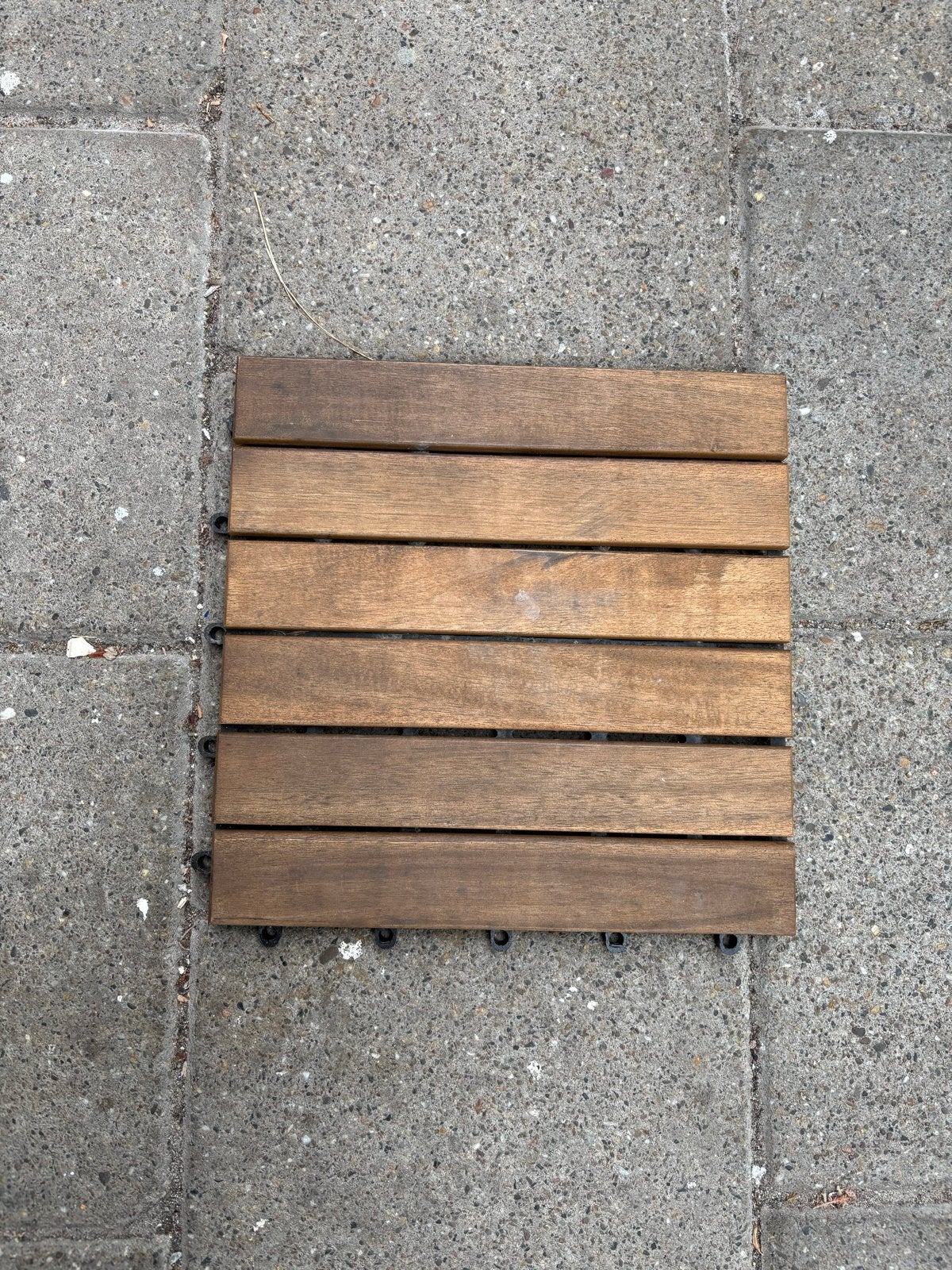 Houten kliktegels 43 stuks voor terras of balkon. 30/30 cm, Ophalen of Verzenden, Gebruikt, Hout, Terrastegels
