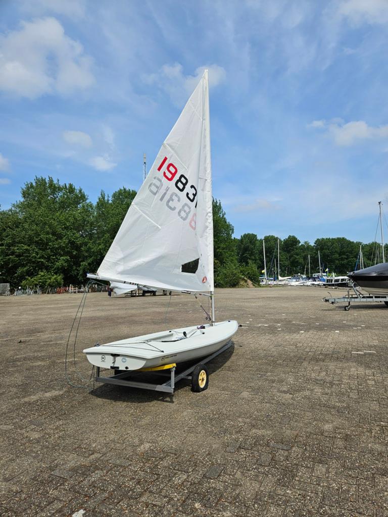 Laser Zeilboot met Standaard & Radiaal Zeil + Trailers, Ophalen, Laser, Gebruikt, Roer