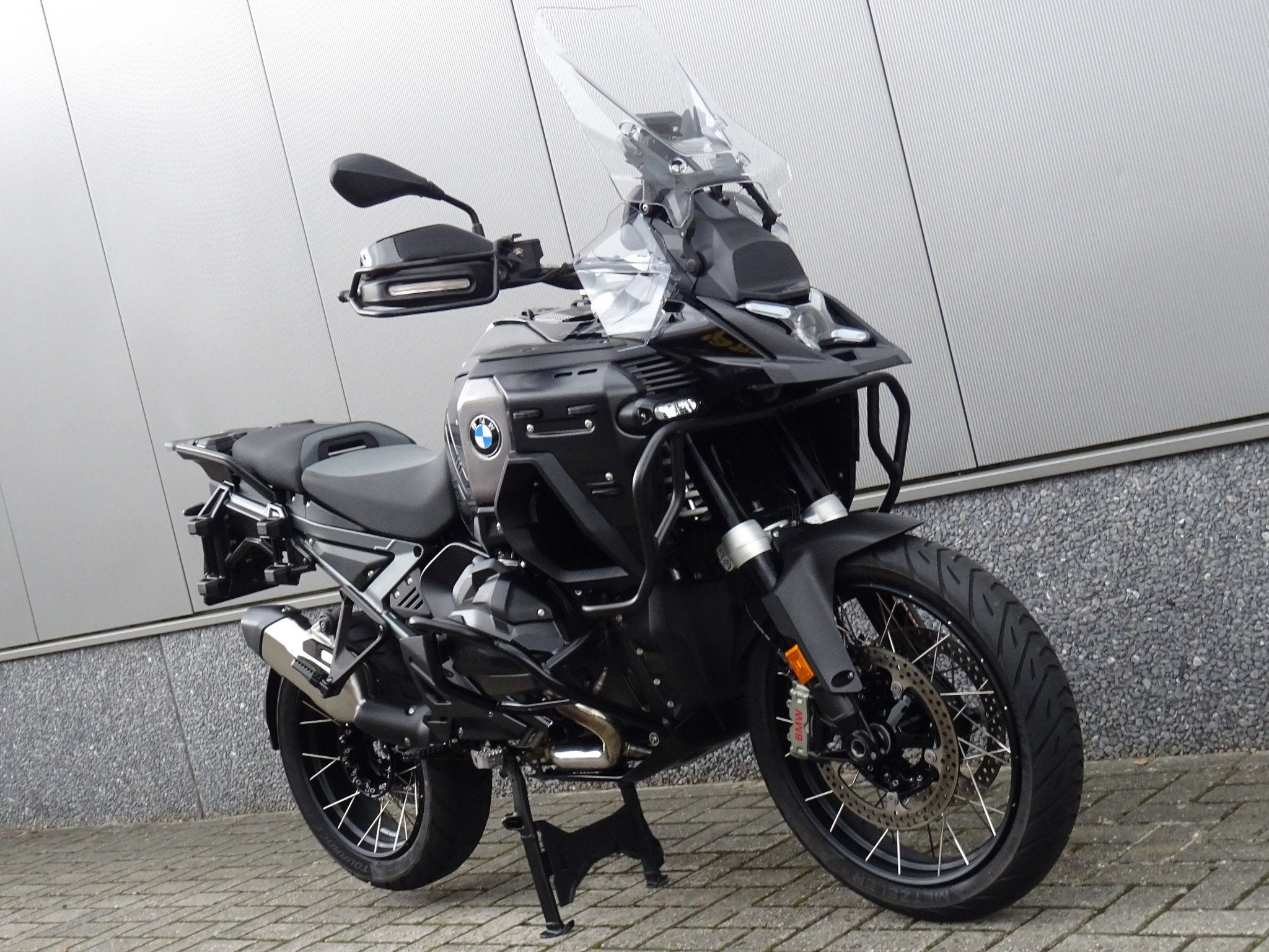 BMW R 1300 GS ADVENTURE TRIPLE BLACK (bj 2024), Meer dan 35 kW, Toermotor, 1300 cc, Gebruikt