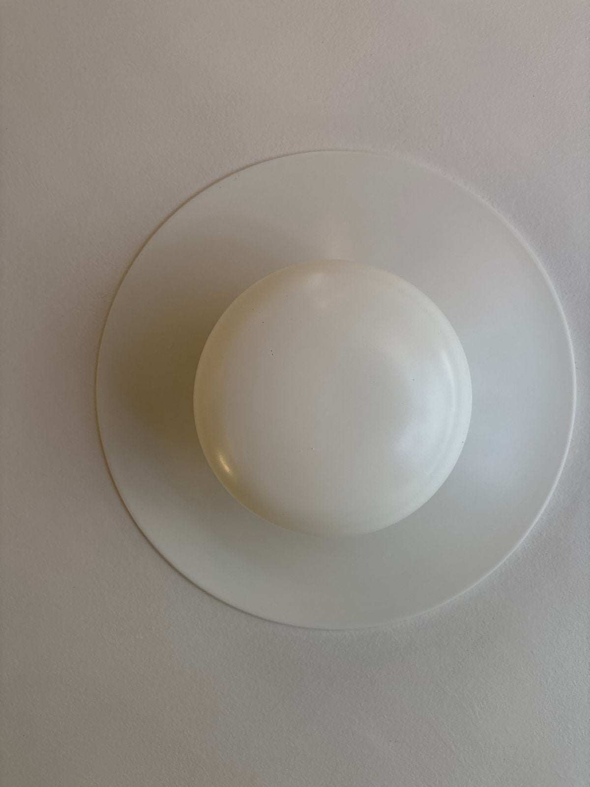 Moderne witte plafondlamp met bolvormige kap, Ophalen, Kunststof, Modern, Zo goed als nieuw