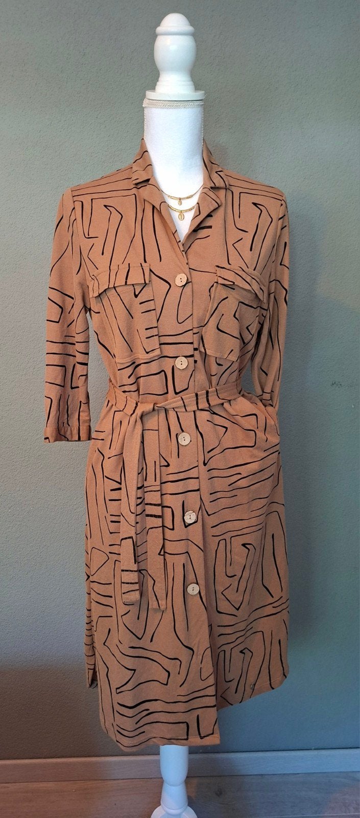 Zusss Doorknoopjurkje Maat S - Zeer Goede Staat, Kleding | Dames, Jurken, Bruin, Ophalen of Verzenden, Zo goed als nieuw, Knielengte