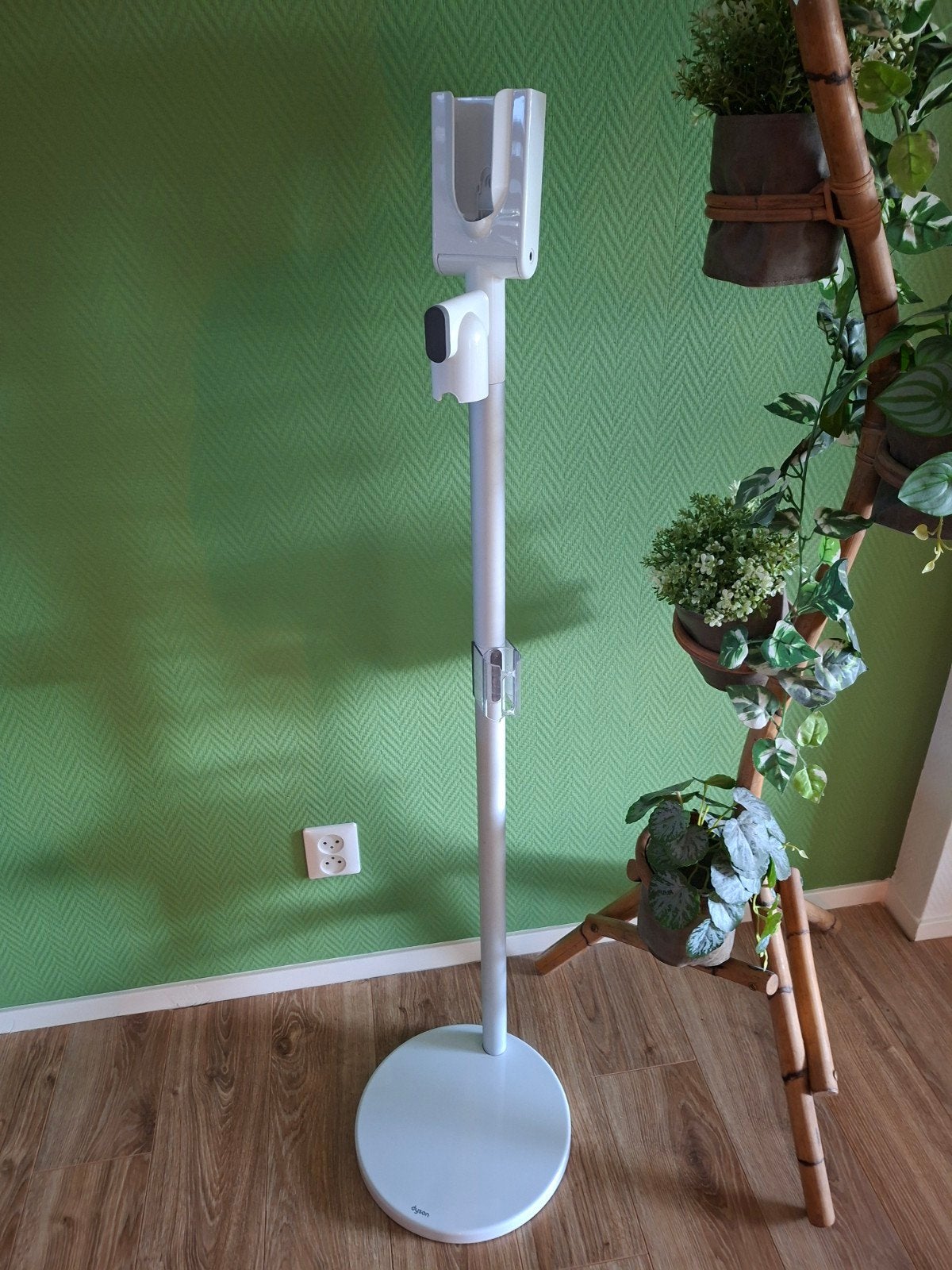 Dyson Vloerstandaard voor steelstofzuiger, Ophalen, Inclusief accessoires, Overige typen, Zo goed als nieuw