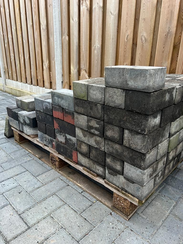 *Gratis* bijna 3m2 antraciet klinkers 8cm dik, Ophalen of Verzenden, Beton, Klinkers