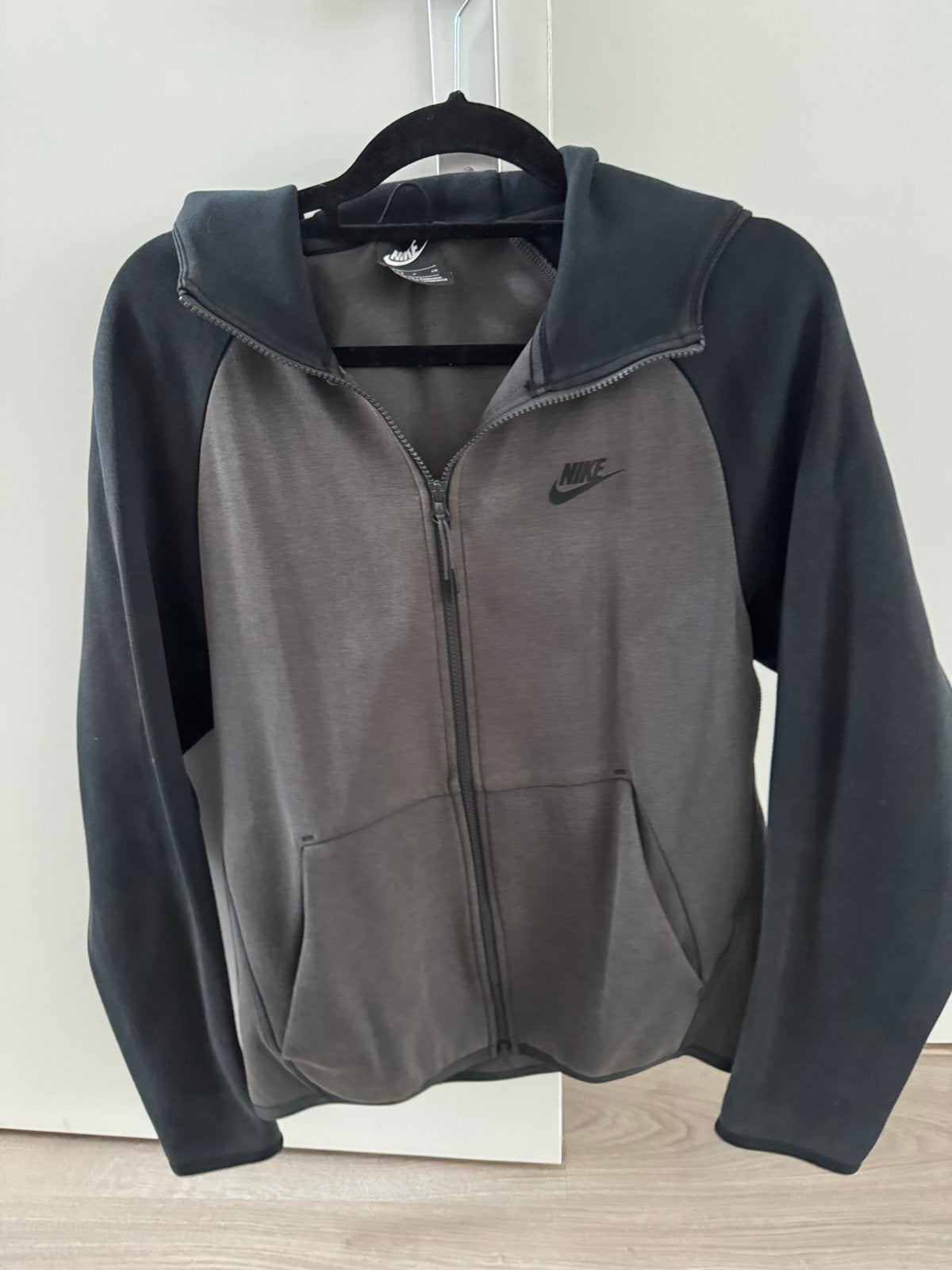 Nike Tech Fleece Hoodie Donkergrijs- Maat S, Ophalen of Verzenden, Zo goed als nieuw