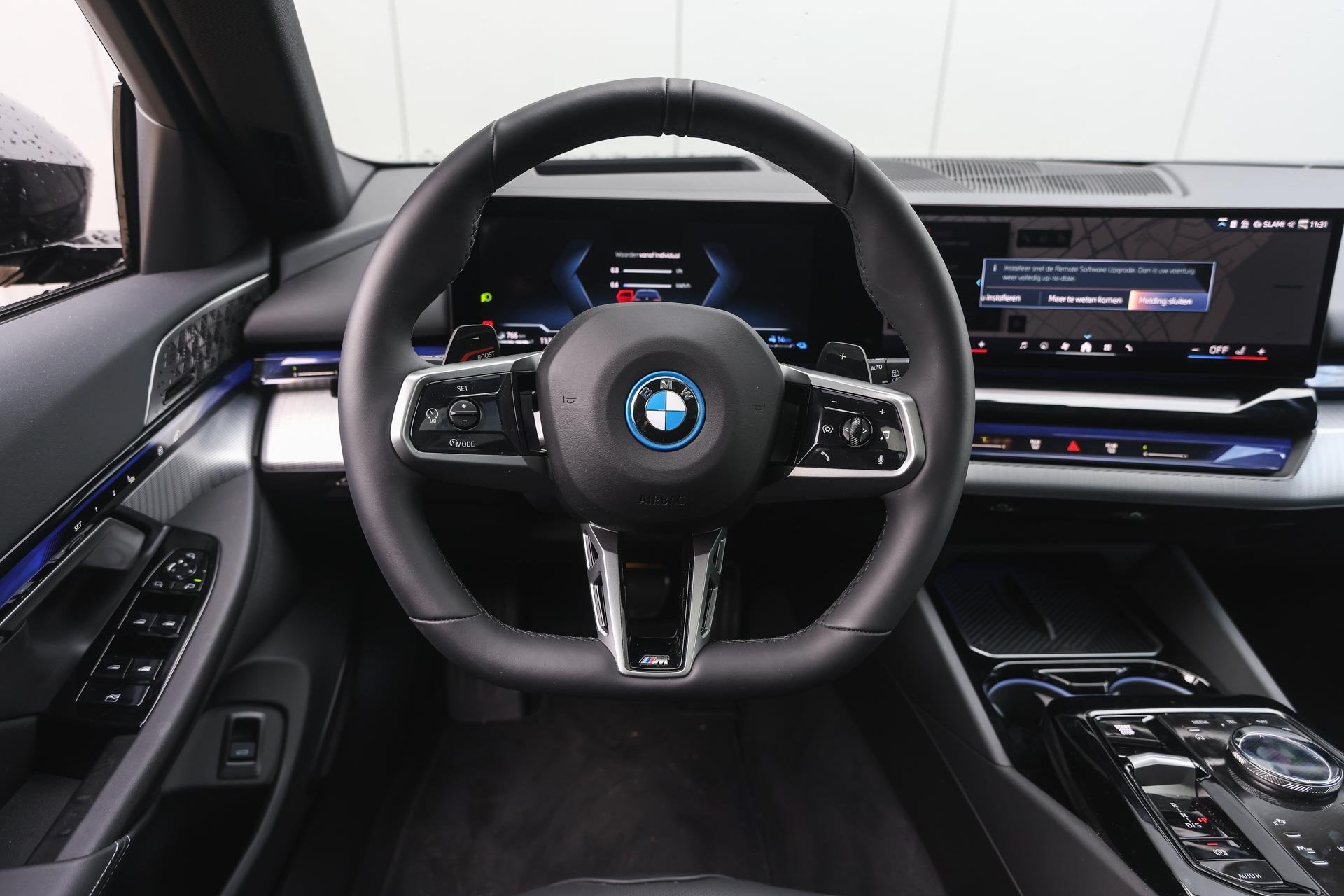 BMW 5 Serie Touring 530e M Sport Automaat / Trekhaak / Panor, Achterwielaandrijving, 1800 kg, 4 cilinders, Zilver of Grijs