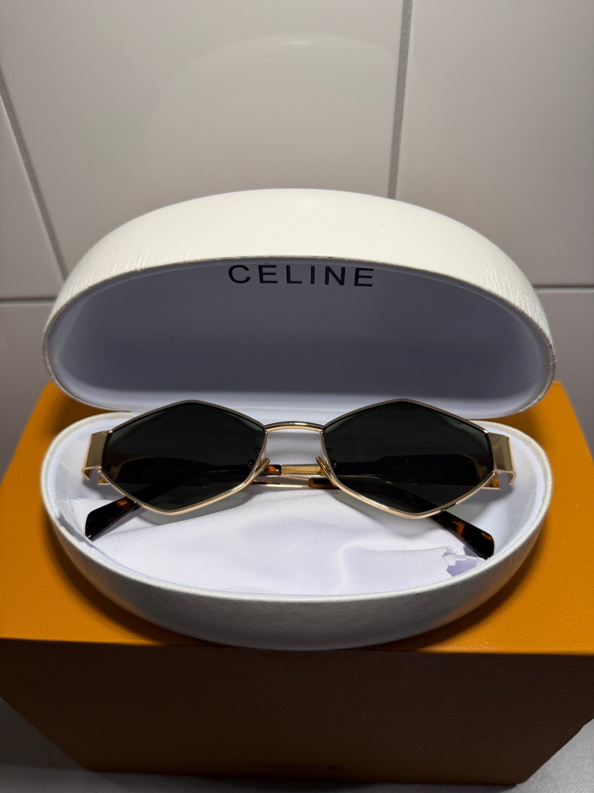 Celine zonnebril., Overige merken, Zonnebril, Overige kleuren, Nieuw