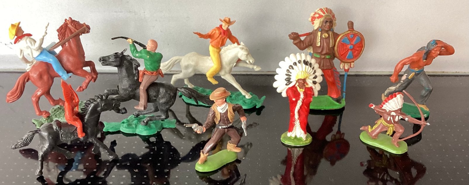 Oude 1960-70  plastic,Elastolin & Britains Cowboys,Indianen, Ophalen, Gebruikt