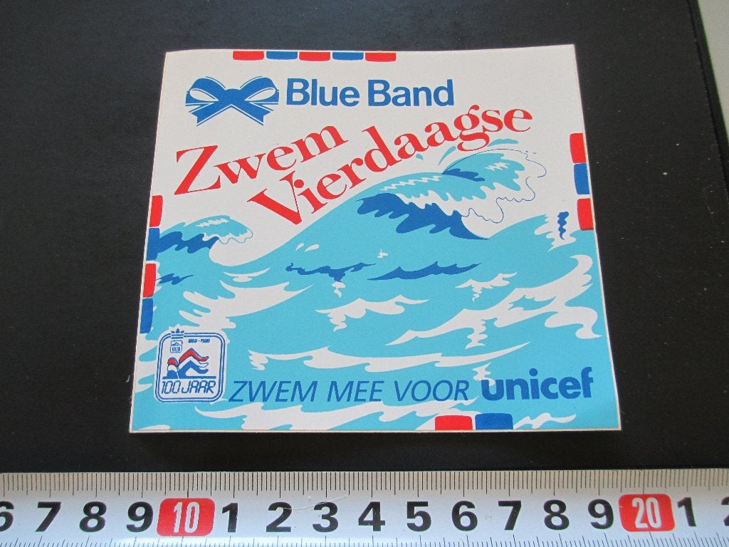 sticker KNZB 100 jaar Zwemvierdaagse Blue Band Unicef GT194*, Verzamelen, Ophalen, Zo goed als nieuw