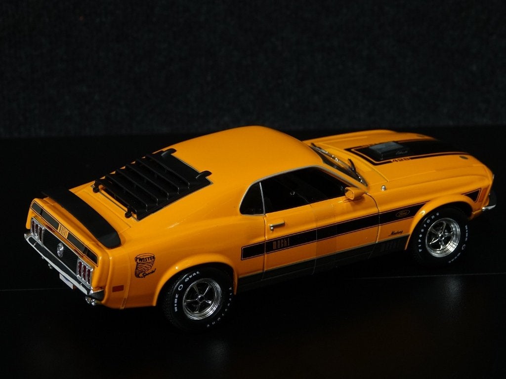 Maisto 1:18 1970 Ford Mustang Mach 1 oranje, Hobby en Vrije tijd, Maisto, Auto, Onbekend, Nieuw