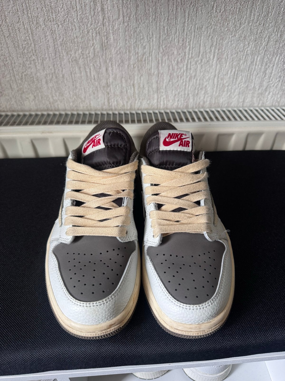 Nike Air Jordan 1 Low Travis Scott Reverse Mocha, Ophalen, Bruin, Sneakers of Gympen, Gedragen