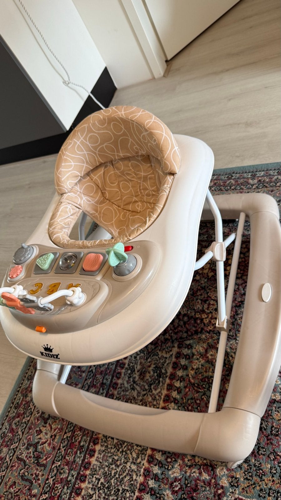 Loopstoel Kidiz met speelpaneel en wieltjes, Kinderen en Baby's, Speelgoed | Babyspeelgoed, Ophalen, Gebruikt, Overige typen, Met geluid